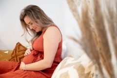 fotoshoot-zwangerschap-studio-Nijmegen-Arnhem-14-scaled