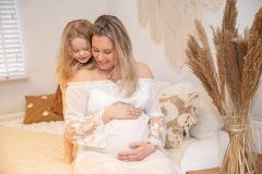 fotoshoot-zwangerschap-studio-Nijmegen-Arnhem-17-scaled