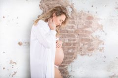 fotoshoot-zwangerschap-studio-Nijmegen-Arnhem-6-scaled