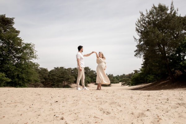 zwanger-fotoshoot-buiten-Nijmegen-Arnhem