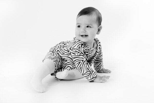 zwart-wit-portret-baby-fotograaf-Wijchen-2